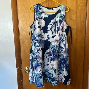 Sleeveless dress with pockets!